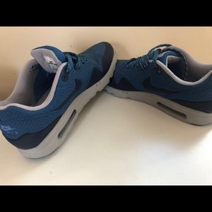 Men’s Nike shoes